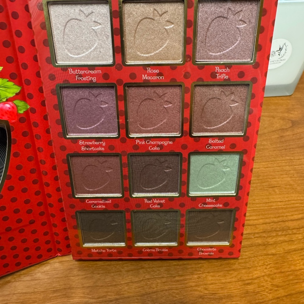 Strawberry Shortcake Eyeshadow Palette - Picture 5 of 6